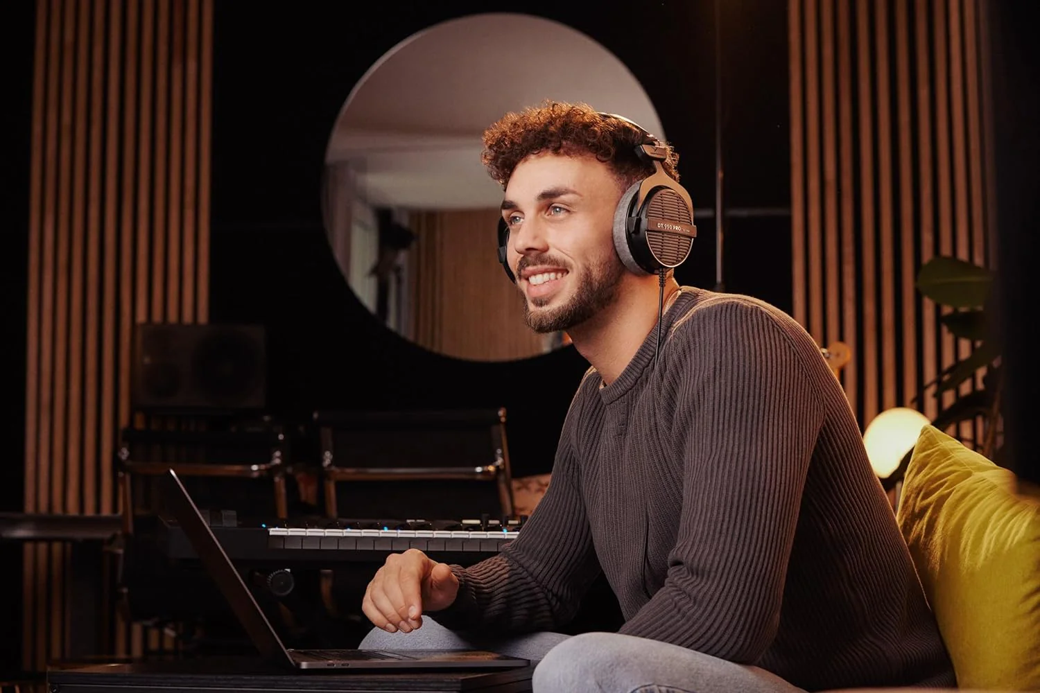 beyerdynamic DT 990 PRO Over-Ear Wired Studio Headphones (Black) - Image 7