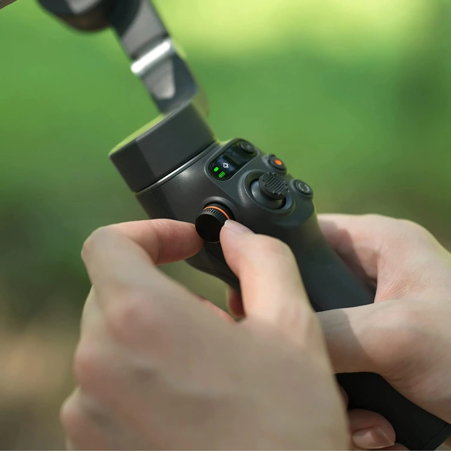 DJI OSMO Mobile 6 Smartphone Gimbal Stabilizer, 3-Axis Phone Gimbal, Built-in Extension Rod (Grey or Black) - Image 2