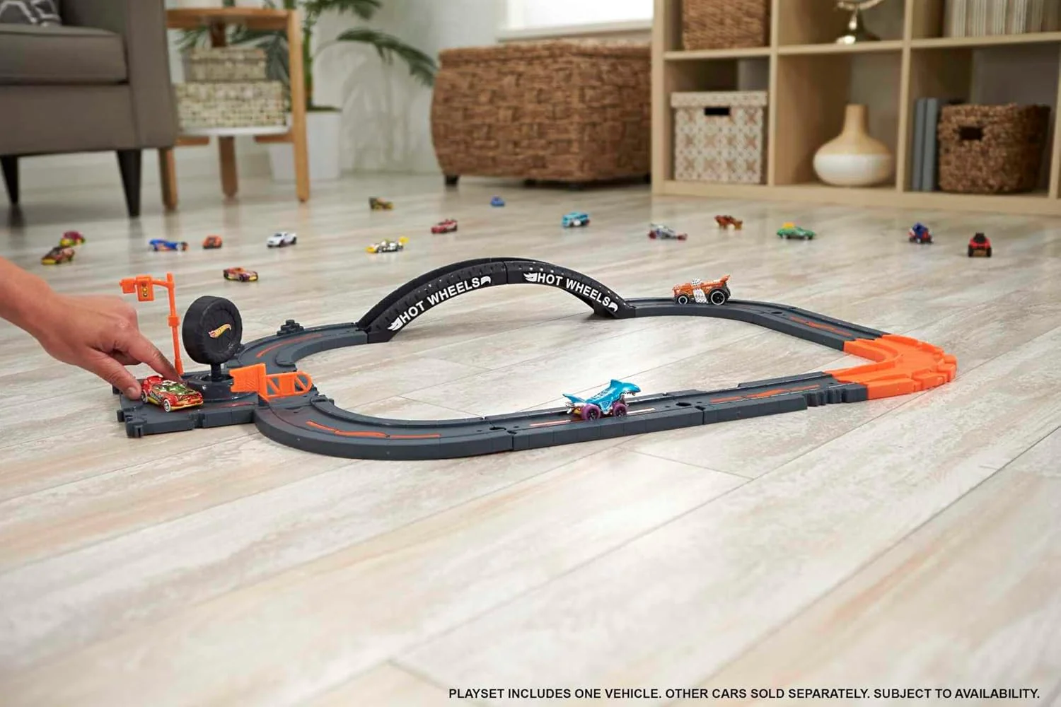 Hot Wheels City Track Pack, 10 Piece Set Includes Track Base & Various Track Pieces to Build a Cityscape, with 1 Hot Wheels® Car, Connects to Other Sets, Gift for Kids 4 Years & Up - Image 5