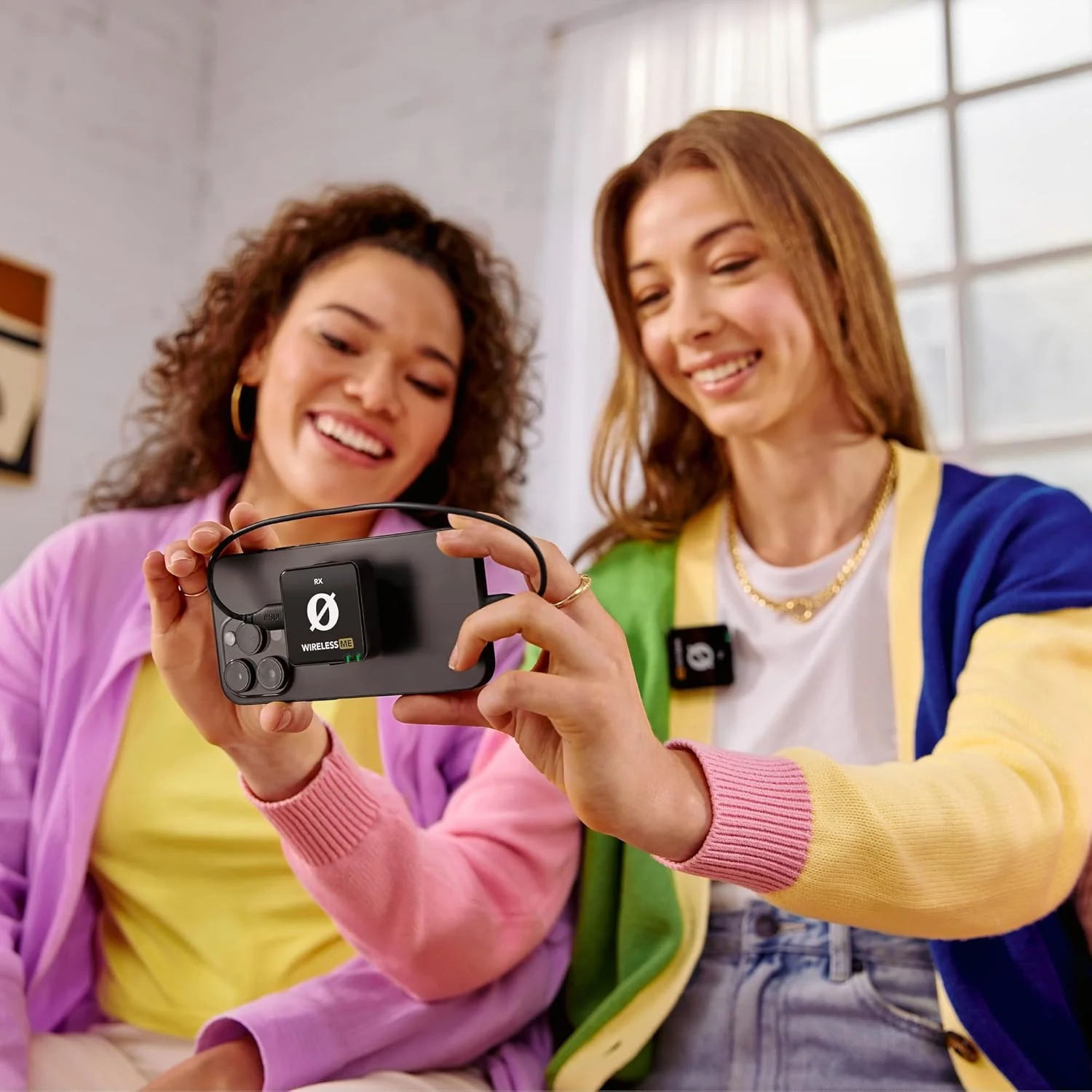 Rode Wireless Me Ultra-Compact Wireless Microphone System with Built-in Microphones, Gain Assist Technology and 100 M Range for Filmmaking, Interviews and Content Creation - Image 3