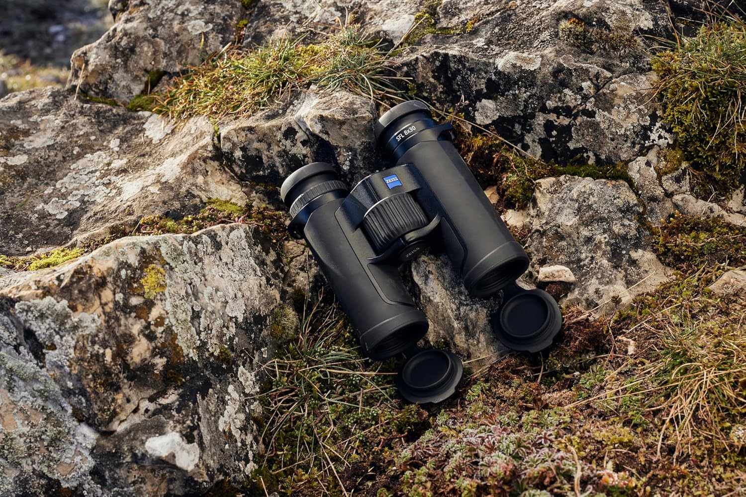 ZEISS SFL Binocular 8X30 Binocular, Black (SmartFocus Lightweight, 90% Light Transmission, Ultra-High-Definition, Water Resistance) - Image 6